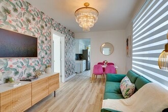 1320 SW 11th St, Unit 3 in Miami, FL - Foto de edificio - Building Photo