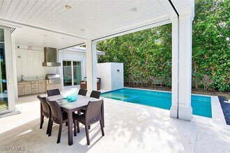 300 2nd Ave N in Naples, FL - Building Photo - Building Photo