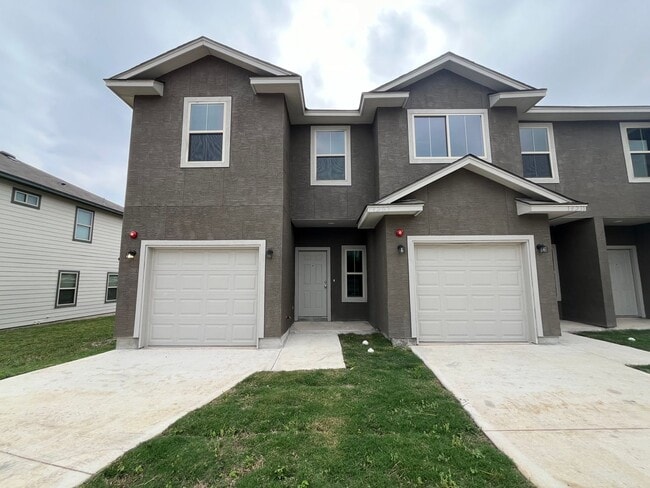 13207 Reid Mdws in Live Oak, TX - Building Photo - Building Photo