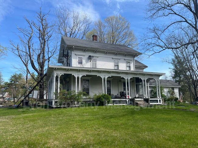 12 Oil Mill Ln in Glocester, RI - Building Photo - Building Photo