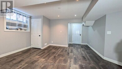 259 Queen Mary Dr in Brampton, ON - Building Photo - Building Photo