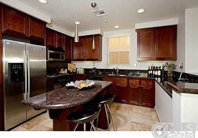 2892 Villas Way in San Diego, CA - Building Photo - Building Photo