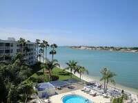 5801 Bahia Del Mar Cir in St. Petersburg, FL - Building Photo - Building Photo