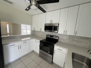 210 SW Sterret Cir in Port St. Lucie, FL - Building Photo - Building Photo