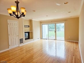 3705 Pinhorn Dr in Bridgewater, NJ - Building Photo - Building Photo