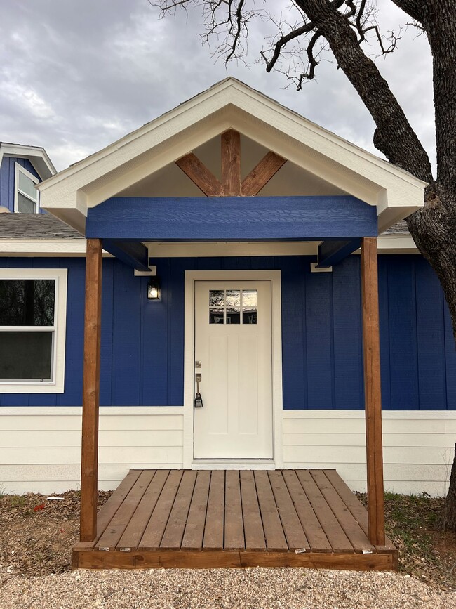 5619 Cold Water Trail in Granbury, TX - Building Photo - Building Photo