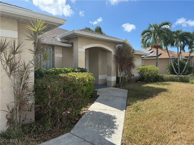 2018 SW 30th St in Cape Coral, FL - Building Photo - Building Photo