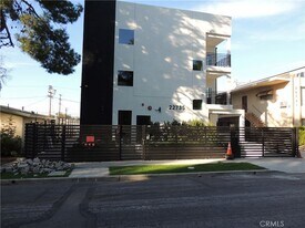 22735 Del Valle St, Unit 3 in Los Angeles, CA - Building Photo