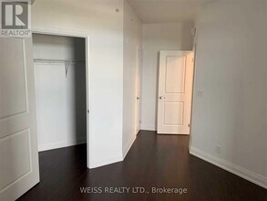 12 Woodstream Blvd in Vaughan, ON - Building Photo - Building Photo