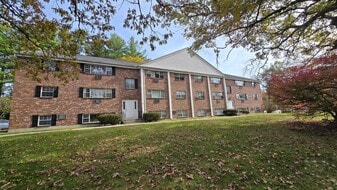 Grafton Colonial Apartments in Grafton, MA - Building Photo