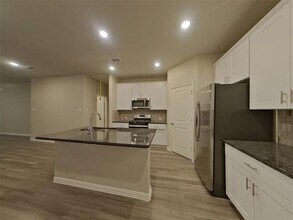 1805 Ash Oak Ln in Heartland, TX - Building Photo - Building Photo