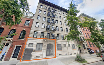 115-119 Washington Pl in New York, NY - Building Photo - Building Photo