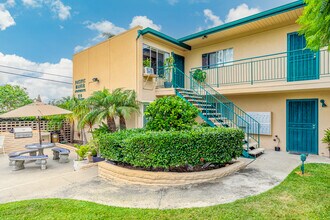 Pacific Manor Apartments in Encinitas, CA - Building Photo - Building Photo