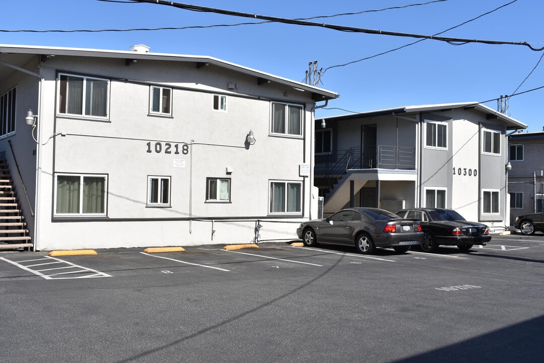 Felton in Inglewood, CA - Foto de edificio