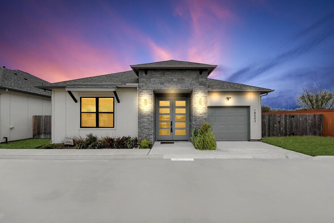 18502 Seacoast Wy in Richmond, TX - Building Photo