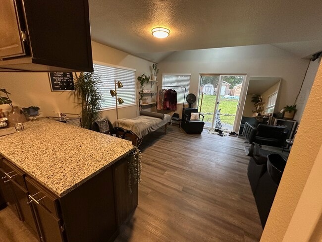 13019 200th St E, Unit B in Graham, WA - Building Photo - Building Photo