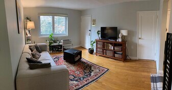 32 Saint Paul St, Unit 4 in Brookline, MA - Building Photo