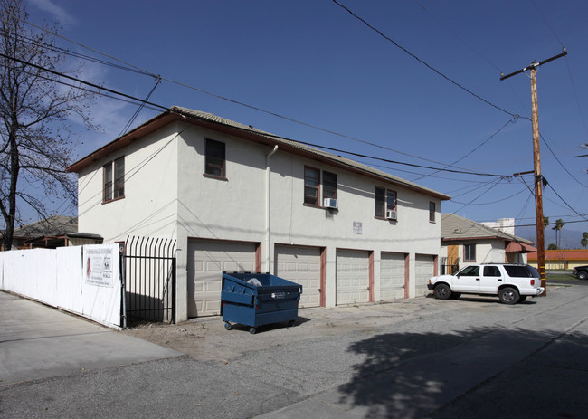 161 N Santa Fe St in Hemet, CA - Building Photo - Building Photo