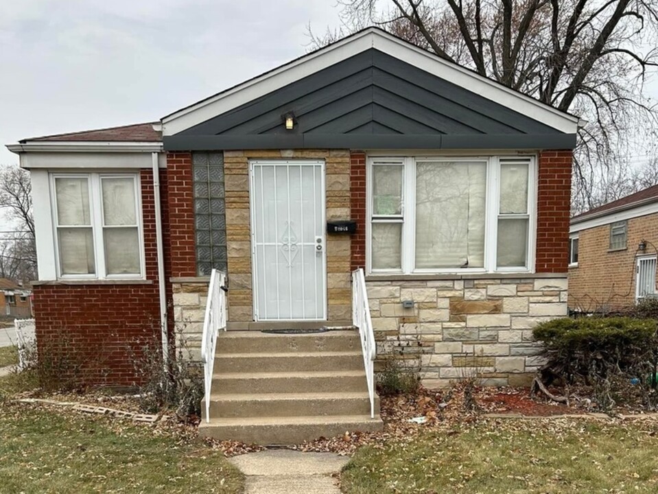 14346 Woodlawn Ave in Dolton, IL - Building Photo