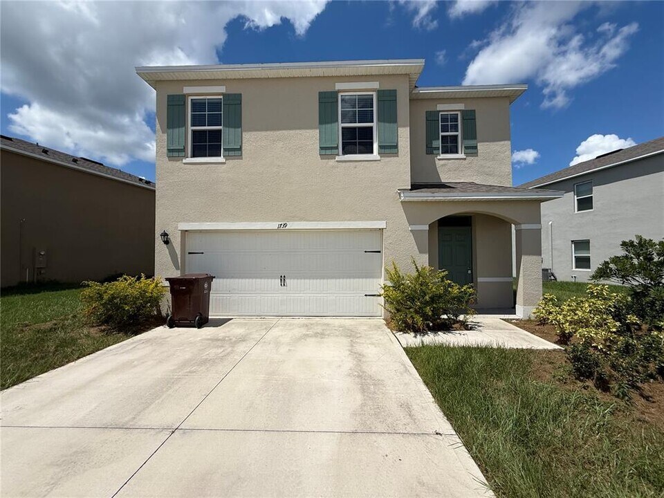 1739 Post Oak Dr in Davenport, FL - Building Photo