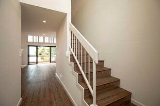 8180 Manitoba St, Unit 334 in Playa Del Rey, CA - Foto de edificio - Building Photo