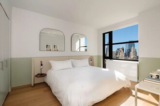 171 Suffolk St, Unit 8E in New York, NY - Building Photo - Building Photo