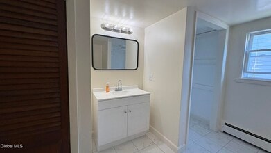 165 Saratoga Ave in Waterford, NY - Building Photo - Building Photo