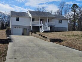 16184 Plantation Ln in Montpelier, VA - Building Photo