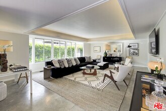 2246 Chelan Pl in Los Angeles, CA - Building Photo - Building Photo