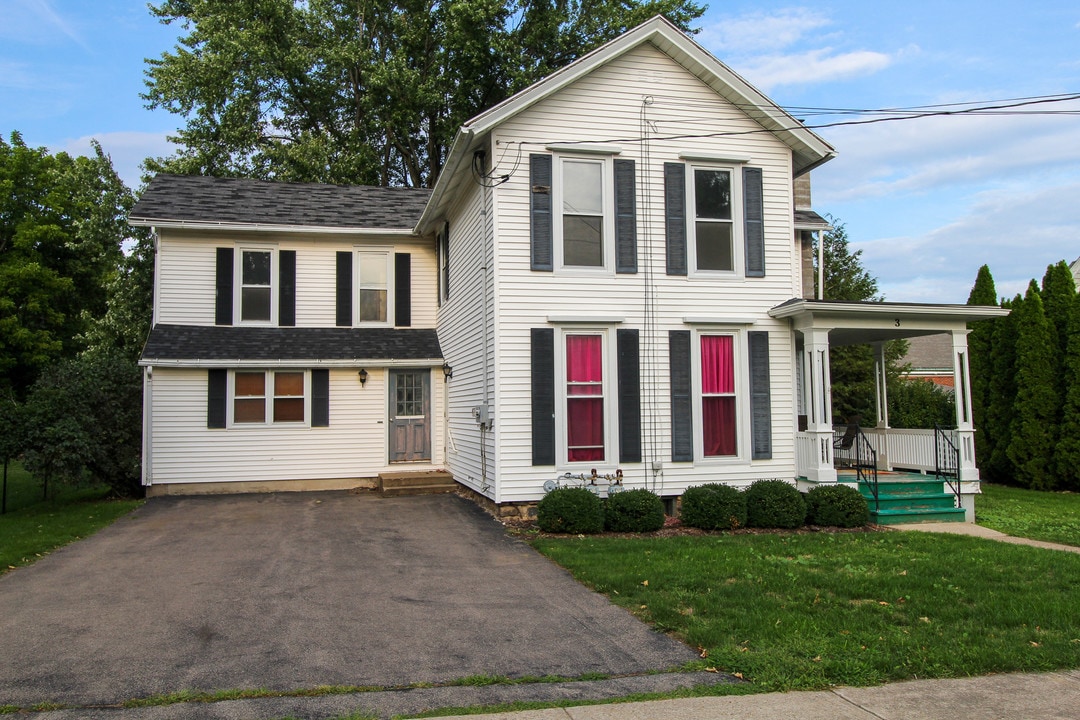 3 West St, Unit 2 in Macedon, NY - Building Photo