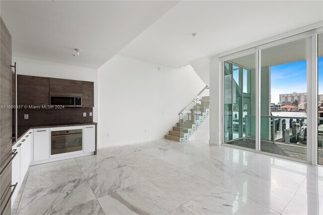 400 Sunny Isles Blvd, Unit #102 in Sunny Isles Beach, FL - Foto de edificio - Building Photo