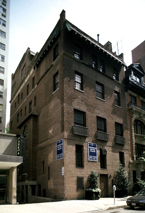 53 E 77th St in New York, NY - Building Photo