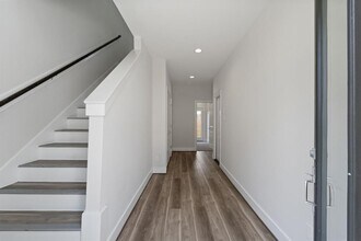2504 W Tidwell Rd in Houston, TX - Building Photo - Building Photo