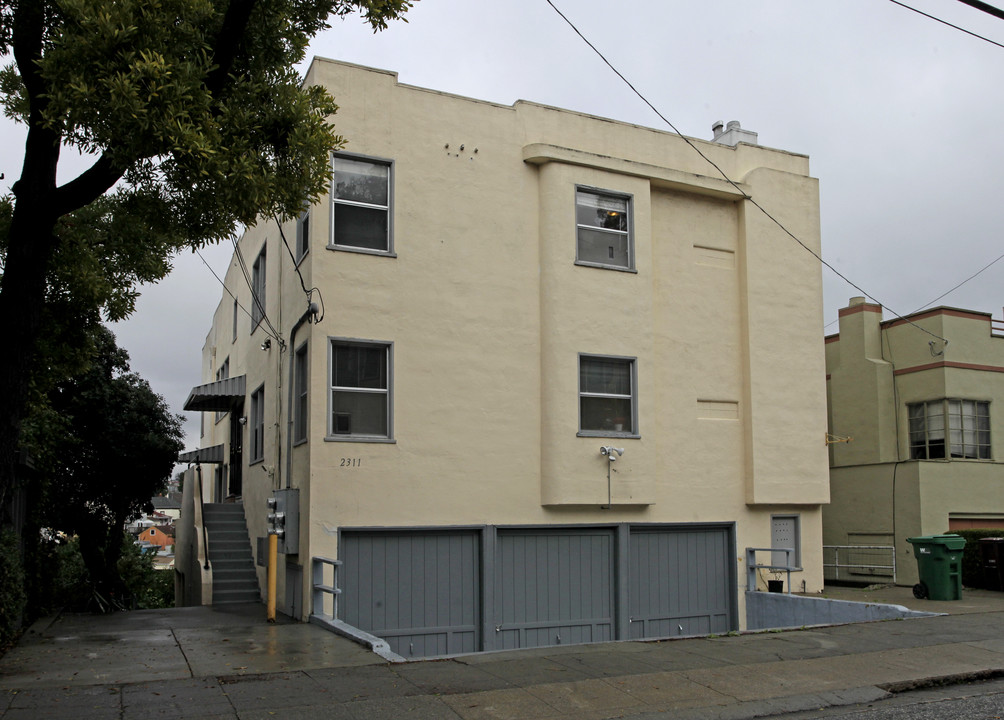 2311 Ivy Dr in Oakland, CA - Building Photo