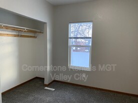 642 2nd Ave NW in Valley City, ND - Building Photo