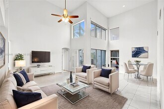 1046 Satinleaf St in Hollywood, FL - Building Photo - Building Photo