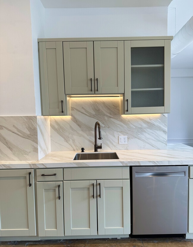 108 W 2nd St, Unit 709 in Los Angeles, CA - Building Photo - Building Photo