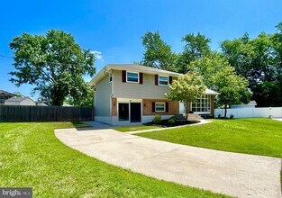 986 Sherbrook Cir in Somerdale, NJ - Building Photo - Building Photo