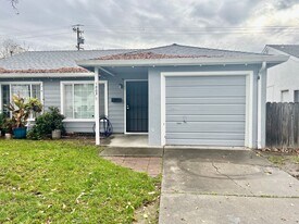 1803-1805 Madrone Ave in West Sacramento, CA - Building Photo