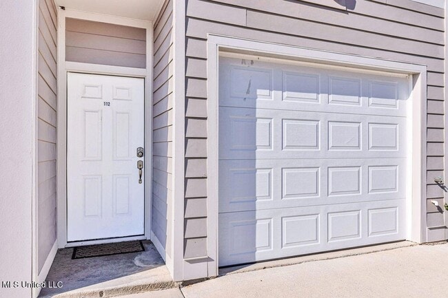 112 E Orchard Loop in D'Iberville, MS - Foto de edificio - Building Photo