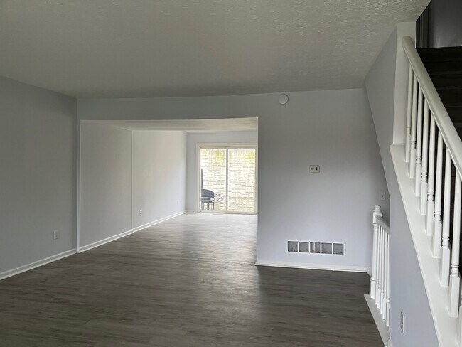 6893 Cooper Rd in Westerville, OH - Building Photo - Building Photo