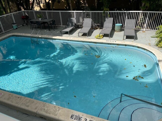 130 Mendoza Ave in Coral Gables, FL - Building Photo - Building Photo