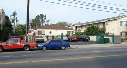 6251-6255 Kester Ave in Van Nuys, CA - Building Photo - Building Photo