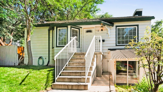 property at 1 Gibbs Cir