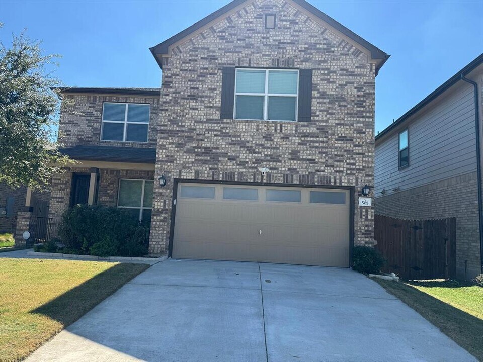 505 Weizenbock Ln in Austin, TX - Building Photo