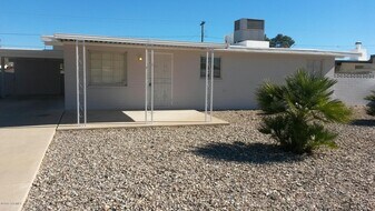 901 S Eli Dr in Tucson, AZ - Building Photo