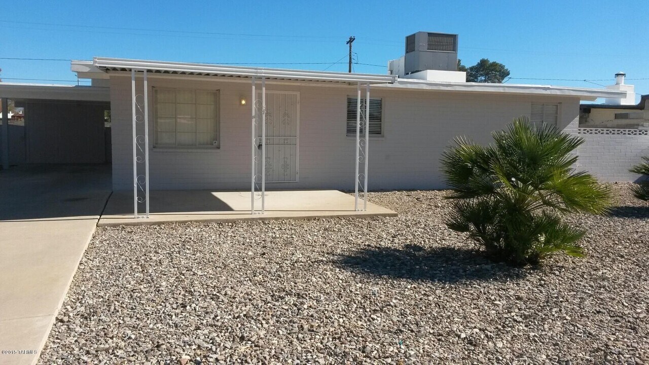 901 S Eli Dr in Tucson, AZ - Foto de edificio