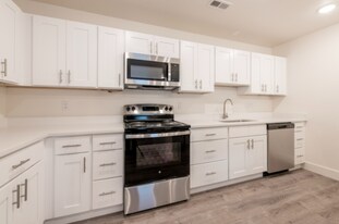 911 S Main St in Ann Arbor, MI - Building Photo