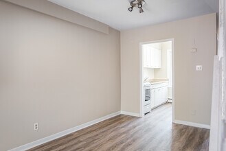 UPDATED TWO BEDROOM TOWNHOME IN NORTHEAST in London, ON - Building Photo - Building Photo