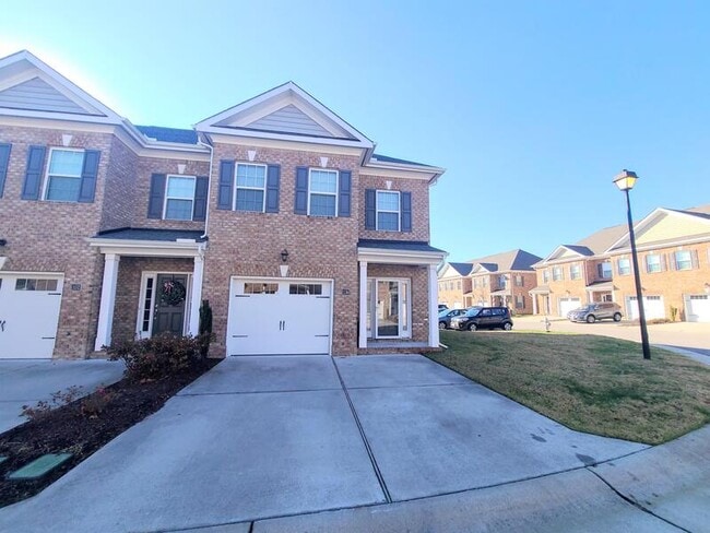 1136 Winsford Ln